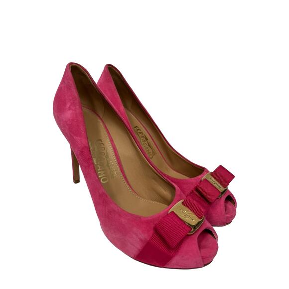 SALVATORE FERRAGAMO Pink Suede Bow Accent Peep Toe Heels Pumps 8 - Picture 3 of 10